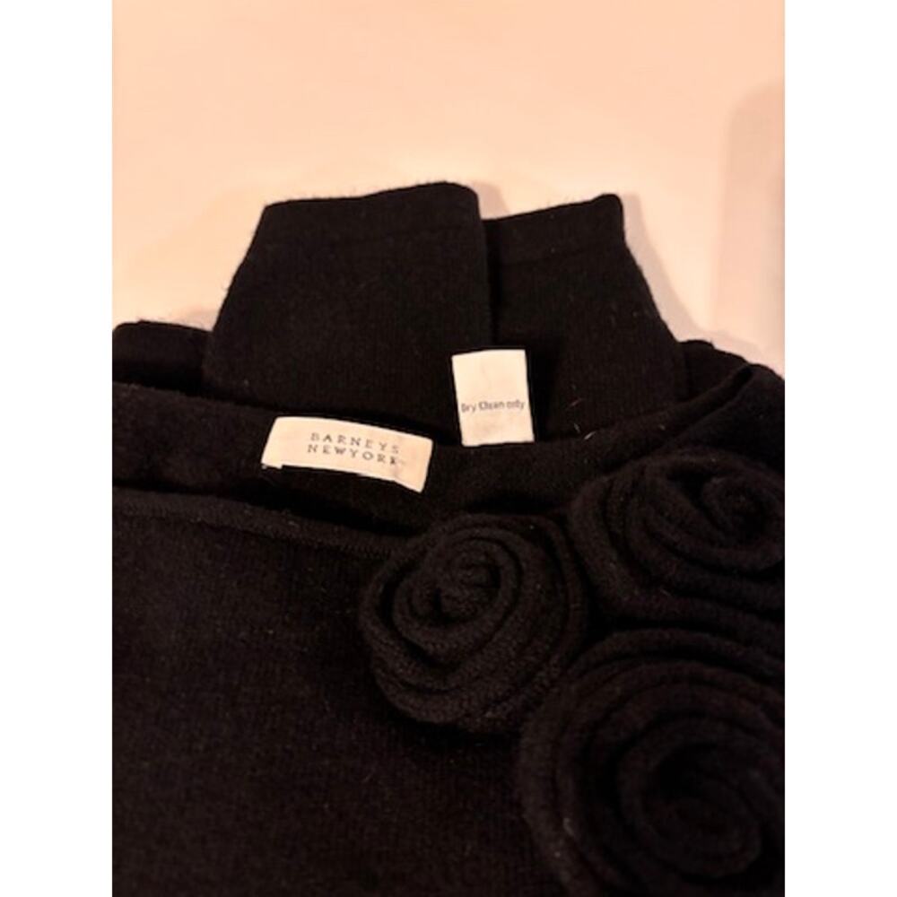 Barneys New York Cashmere Sweater Womens M Black 3D Rose Rosette 100% Cashmere - Picture 10 of 10